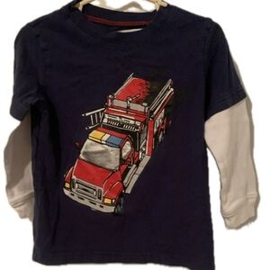 🟥3/15$ OshKosh B'gosh Navy and White Long Sleeve Tee with Fire Truck